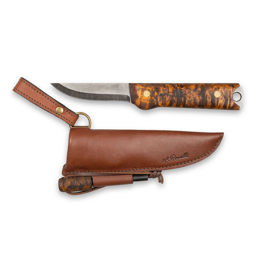 Rosellis handgjorda kniv "Heimo 4 bushcraft edition fulltånge" gjord på kolstål.