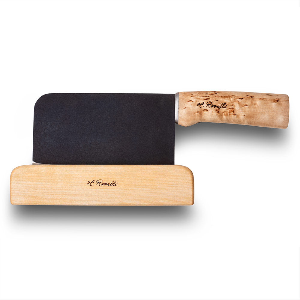 Rosellis finska handgjorda kökskniv i modellen "Chinese Chef knife" gjord på kolstål och handtag av masurbjörk.