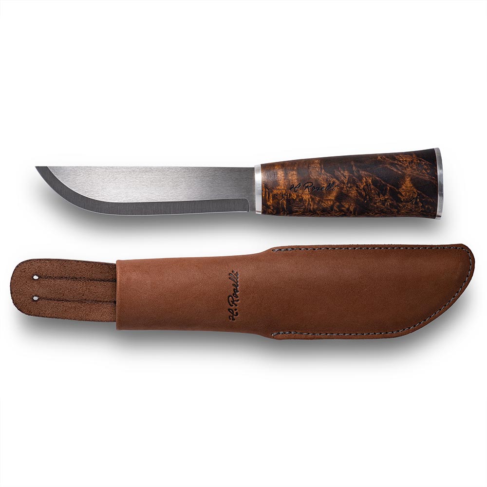 Rosellis finska handgjorda leuku kniv, en blandning mellan kniv och yxa av UHC stål. 