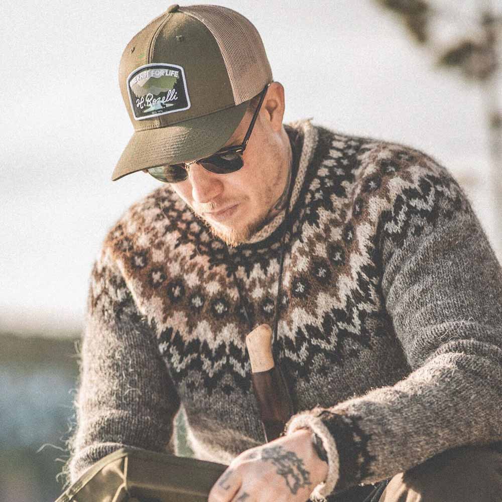 Roselli grön trucker keps med patch kepsen är gjord av bomull och ett ventilerande nät av polyester.