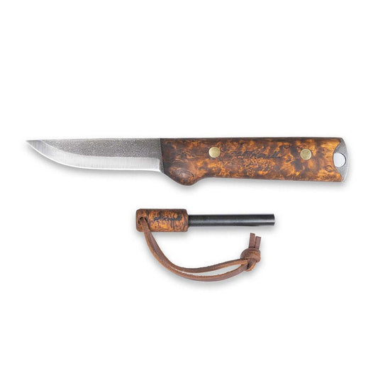 Rosellis handgjorda kniv "Heimo 4 bushcraft edition fulltånge" gjord på kolstål. och kommer med eldstål