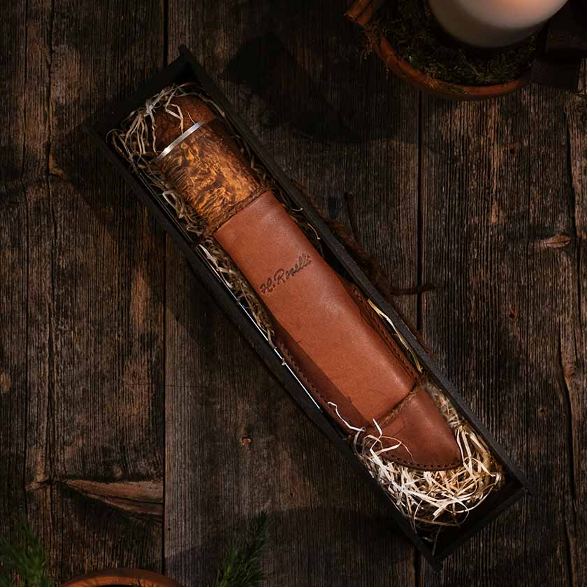 Roselli handgjorda jaktkniv och friluftskniv i en exklusiv presentförpackning