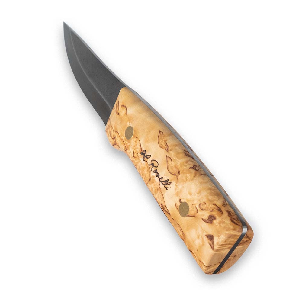 Rosellis handgjorda finska kniv i modellen "Hunting knife fulltånge" med handtag gjord av ljus masurbjörk