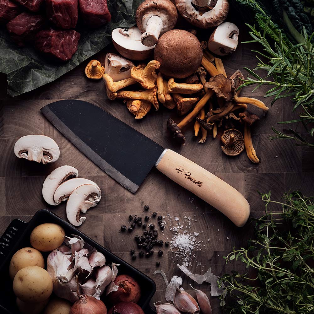 Roselli handgjord kökskniv i kolstål med vackert masurbjörk 